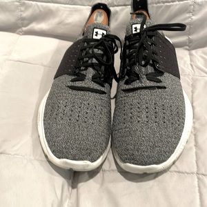 Under Armour Threadborne Slingwrap - Black/White, Size 12.5